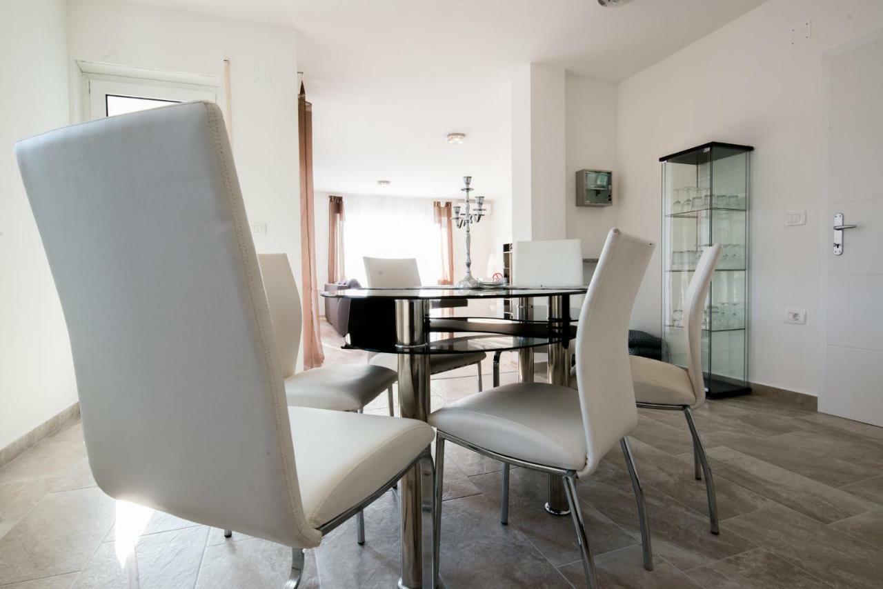 Ferienhaus Bucic Buje Exteriör bild