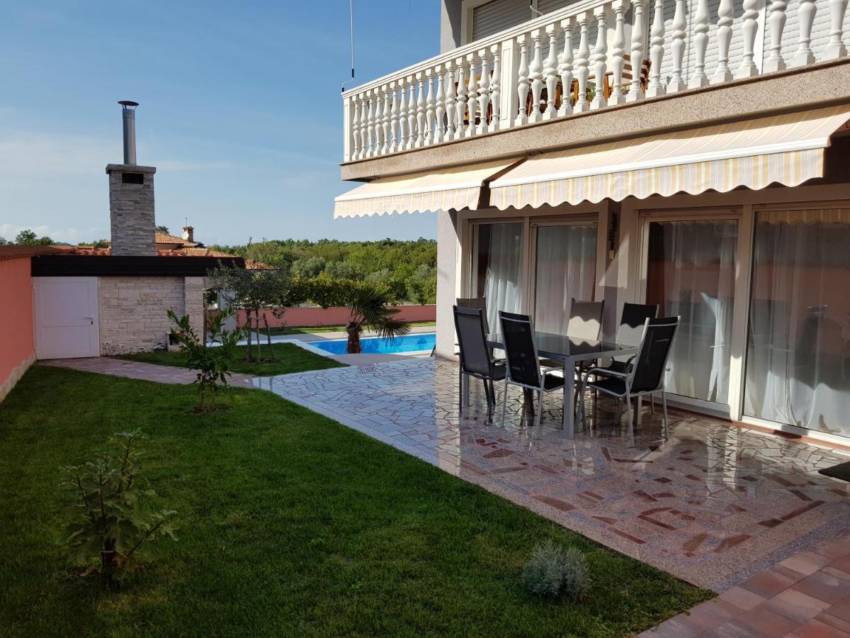 Ferienhaus Bucic Buje Exteriör bild