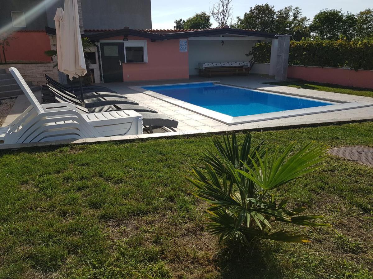 Ferienhaus Bucic Buje Exteriör bild