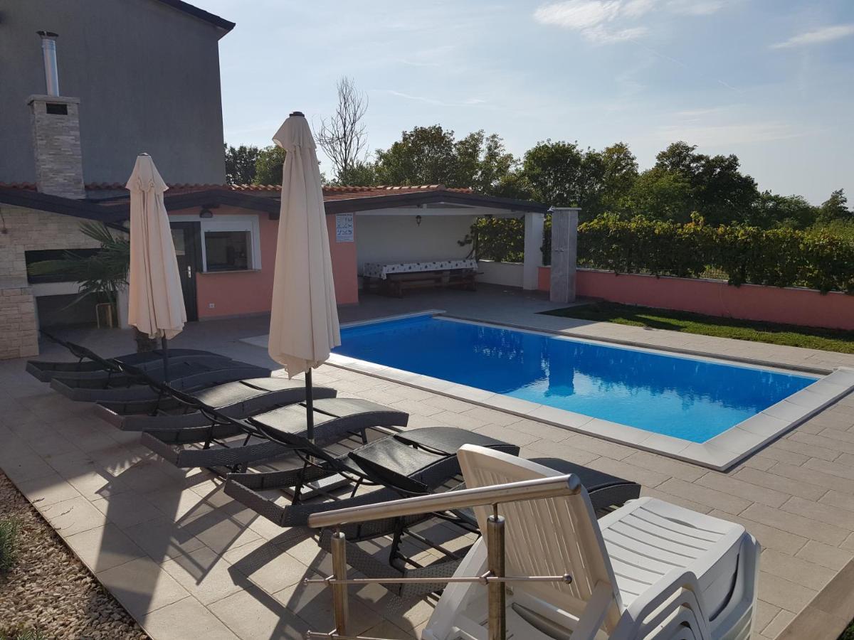 Ferienhaus Bucic Buje Exteriör bild