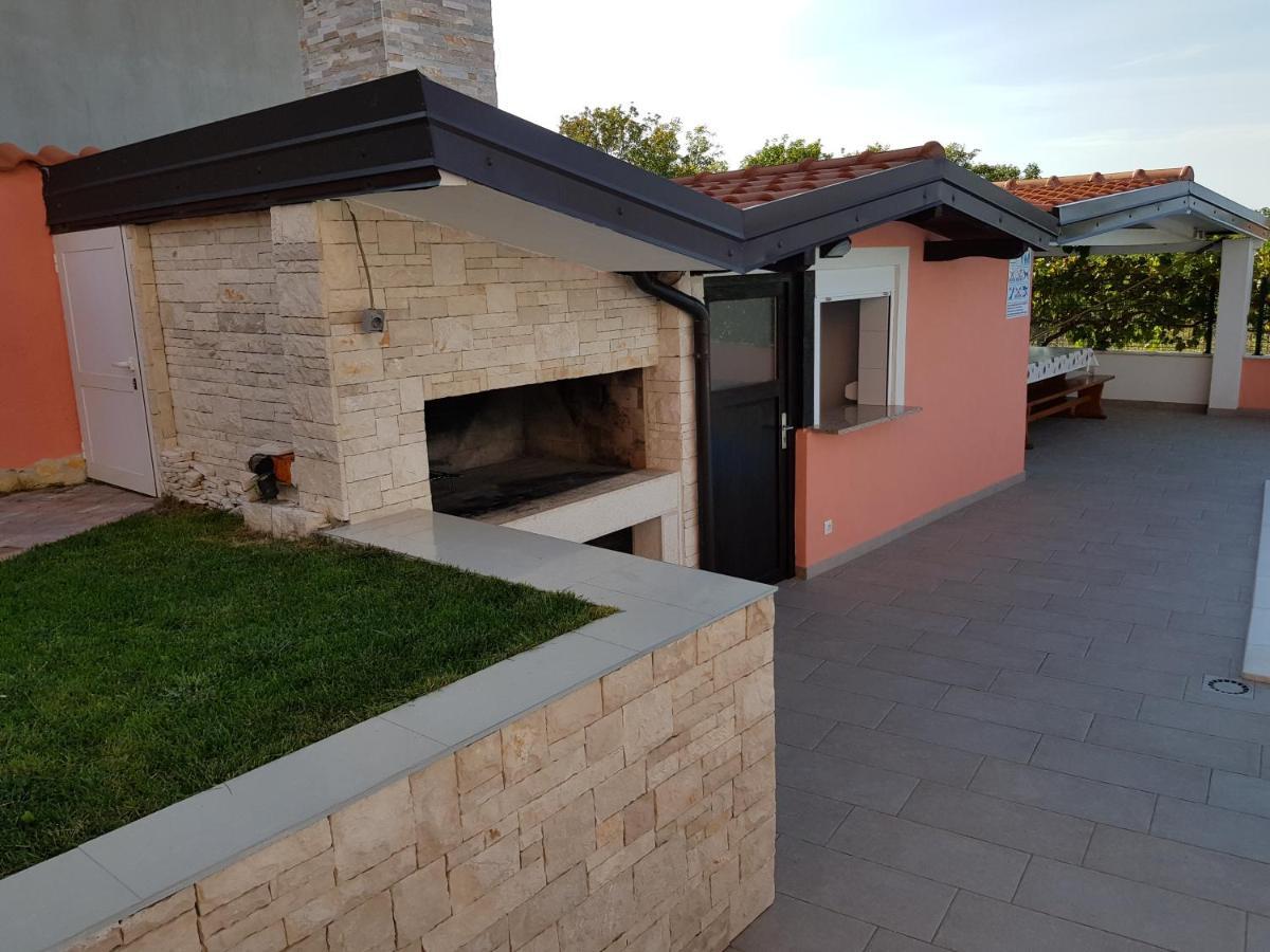 Ferienhaus Bucic Buje Exteriör bild