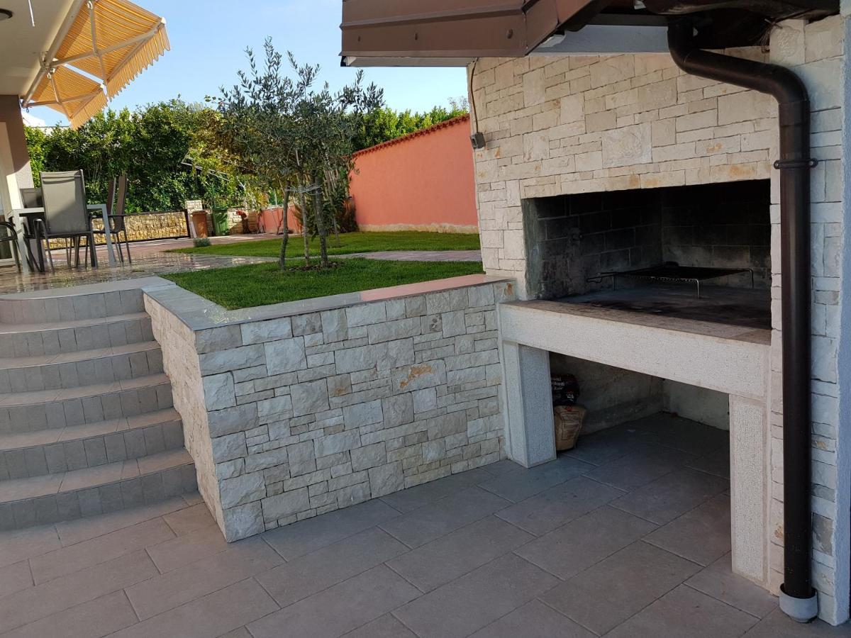 Ferienhaus Bucic Buje Exteriör bild