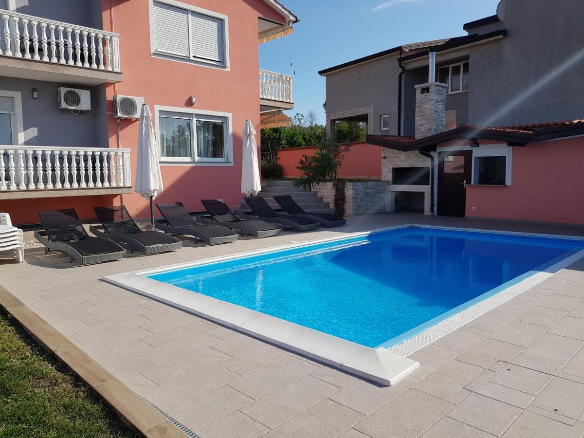 Ferienhaus Bucic Buje Exteriör bild